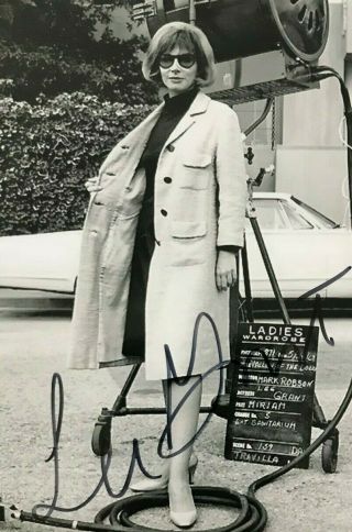 Lee Grant Signed Autographed Photo.  Valley Of The Dolls.  Shampoo.  Sharon Tate.