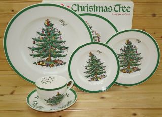 Spode Christmas Tree 5 - Piece Place Setting Plates,  Cup & Saucer Made In England