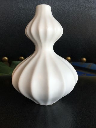 Vintage Small White Jonathan Adler Ribbed Vase Rare 5” Peru Mid - Century Modern 5
