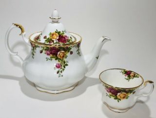 Royal Albert England 6 Cup Teapot & Tea Cup Set " Old Country Roses " Vintage 1962