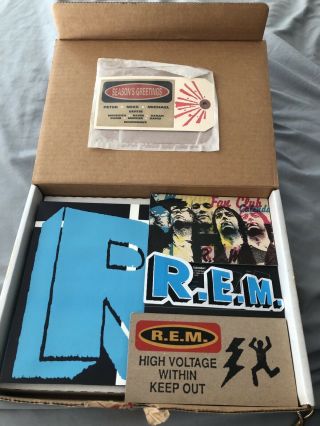 Rare 1998 R.  E.  M.  Holiday Fan Club Pack Vhs R.  E.  M.  Radiohead,