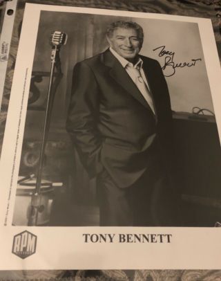 Tony Bennett Hand Signed 8x10 Photo