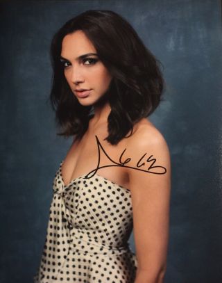 Gal Gadot Signed Autographed 8x10 Wonder Woman Photo,