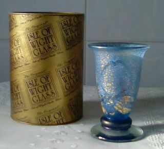 Isle Of Wight (the) Blue & Gold Glass Vase - Height 4 " - Gp21 - Boxed
