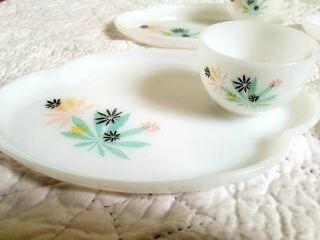 Vintage Fire King Atomic Flower Snack Plates And Cups Set Of 4 Goegeous