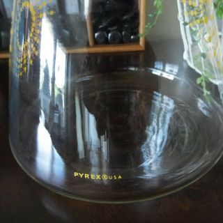 Vintage Pyrex Large Mid Century Atomic Sun Yellow Glass Carafe w/ Lid Retro 6