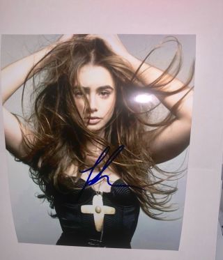 Lily Collins Signed 8 X 10 Photo Autograph Picture Auto Sexy Hot Smoking