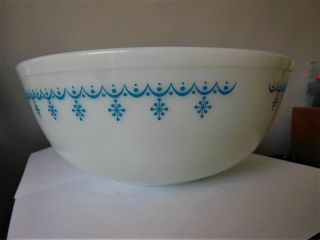 Vintage Pyrex Snowflake Blue Garland 404 Large Mixing Bowl