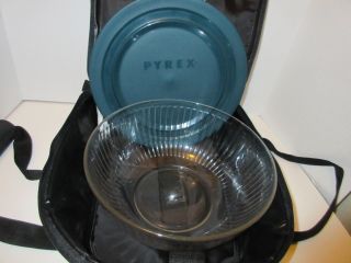 Pyrex Portables hot or Cold,  Thermal Green Bag with 4.  5 qt Covered Bowl - 7