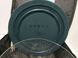 Pyrex Portables hot or Cold,  Thermal Green Bag with 4.  5 qt Covered Bowl - 8