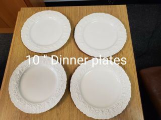 Set Of 4 Wedgewood Queensware Cream On Cream Shell Edge Dinner Plates