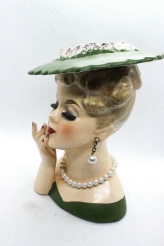 VINTAGE NAPCO LADY HEAD VASE/PLANTER PEARL EARRINGS/NECKLACE GREEN HAT C3307 2