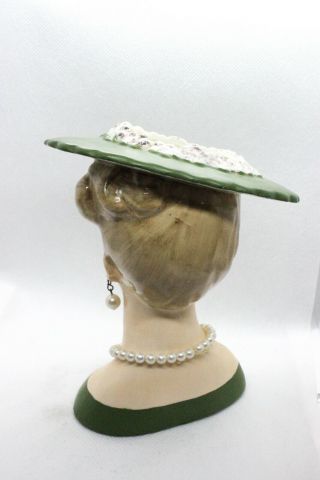 VINTAGE NAPCO LADY HEAD VASE/PLANTER PEARL EARRINGS/NECKLACE GREEN HAT C3307 3