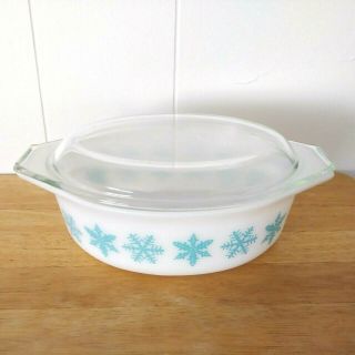 Vintage Pyrex 1.  5 Qt.  White & Turquoise Snowflake Oval Casserole Dish W/lid 043