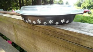 Pyrex Snowflake Black & White 1 1/2 Quart Divided Oval Casserole W Lid