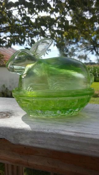 Rare Cute L.  E.  Smith Green Yellow Basketweave Bunny On Nest Candy Trinket Vase