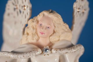 Lenox Florentine & Pearl Lighted Angel Figurine 5