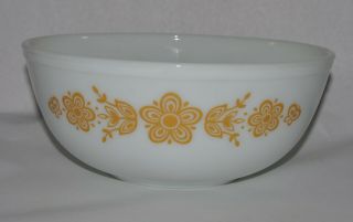 Vintage Pyrex 404 4 L.  Gold Butterfly Mixing Bowl Milk Glass 10.  5 " Across
