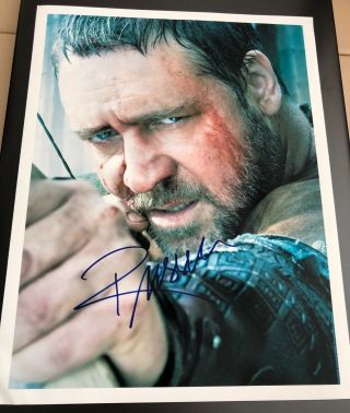 Russell Crowe Signed Autographed Robin Hood Photo