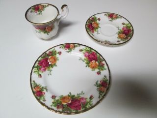 VINTAGE ROYAL ALBERT OLD COUNTRY ROSES TEA CUP SAUCER PLATE SET BONE CHINA 1962 2