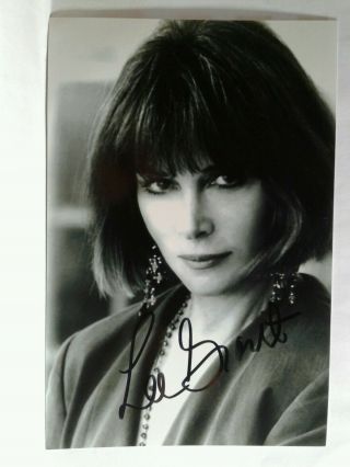 Lee Grant Hand Signed Autograph 4x6 Photo - 2x Emmy Award Winning Sexy Actress