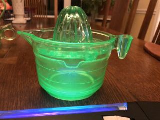 Vintage Green Vaseline Uranium Glass Measuring Cup 2 Cup 16oz W/juicer Top