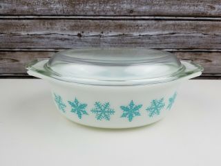Vintage Pyrex 1.  5 Qt.  White & Turquoise Snowflake Oval Casserole Dish W/lid