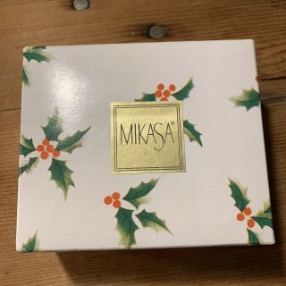 Mikasa Christmas Ribbon Holly Salt & Pepper Shakers NIB 4