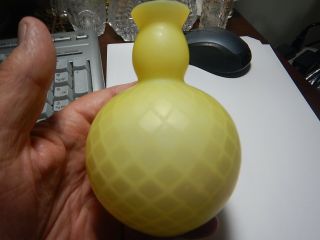 Art Glass Yellow Mother Of Pearl Satin Diamond Quilt Vase Victorian Old Estate
