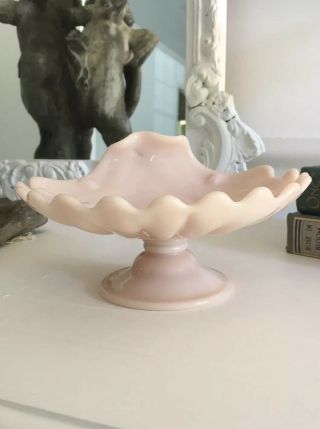 Vintage Cambridge Glass Shell Shaped Pedestal Bowl Candy Soaps Shabby Blush Pink
