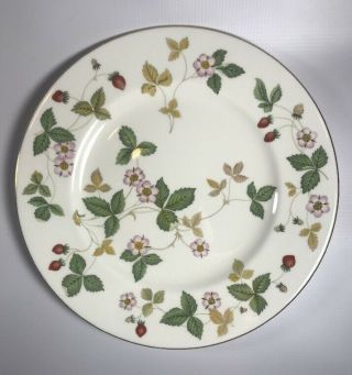 Wedgwood Bone China Made In England Wild Strawberry Dinner Plate 10 3/4 "