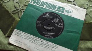 The Beatles Eleanor Rigby C/w Yellow Submarine.  Parlophone.  R 5655 Vinyl Record