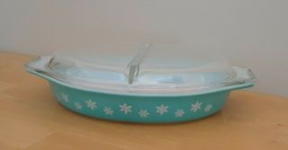Pyrex Turquoise Snowflake 1.  5 Quart Divided Casserole With Lid