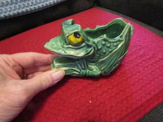 Vintage Usa Marked Mccoy Pottery Green Frog And Lily Pad Planter.