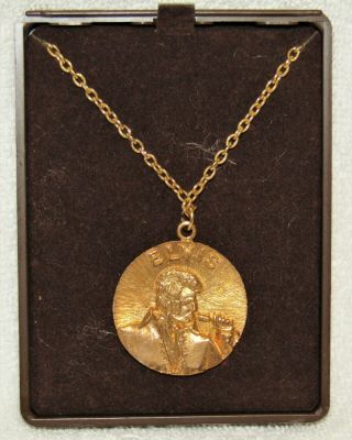 Vintage ELVIS PRESLEY 1935 - 1977 The King Of Rock Gold Tone Pendant Necklace 2