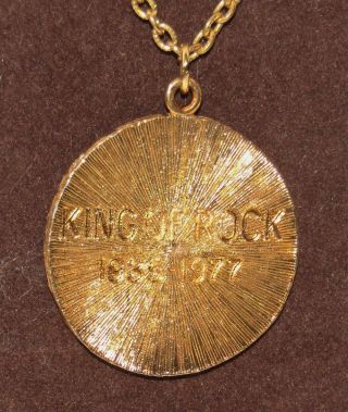 Vintage ELVIS PRESLEY 1935 - 1977 The King Of Rock Gold Tone Pendant Necklace 4