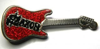 Saxon Old Og Vtg 1980`s Guitar Shaped Metal Pin Badge Nwobhm (not Patch Shirt Lp)