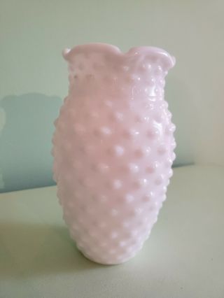 L.  E.  Smith Martha By Mail White Pressed Glass Hobnail Vase 8 " Tall X 4.  5 " Wide