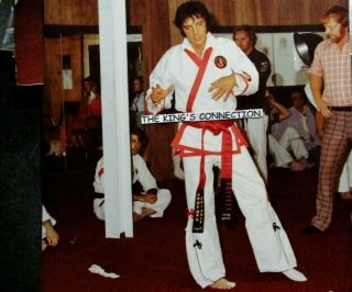 Elvis Photo - 5x7 " - Elvis In Karate Studio Talking To Class About Karate 2