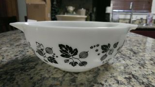 Vintage Pyrex Black And White Gooseberry Cinderella Bowl 2.  5 Quart