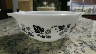 Vintage Pyrex Black and White Gooseberry Cinderella Bowl 2.  5 Quart 2
