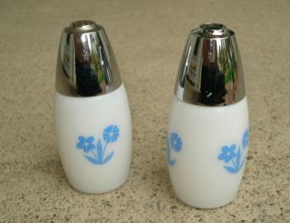 Vtg Corning Ware Cornflower Blue Salt & Pepper Shakers Milk Glass & Metal GEMCO 2