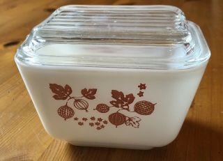 Pyrex Gooseberry Pink White Refrigerator Dish With Lid 1 1/2 Cup 501 Vintage
