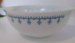 Pyrex Bowl White Blue Snowflake Garland 2 1/2QT Cinderella Handles Ovenware 443 2