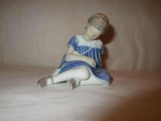 Vintage B&g Bing & Grondahl Figurine - Girl Holding Doll 1526