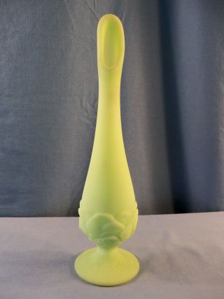Fenton Satin Sherbet Lime Green Glass Bud Vase W/ Water Lily Design