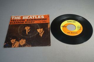 45 Rpm Record - The Beatles Yellow Submarine W/ Picture Sleeve (002)