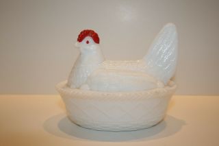 Westmoreland White Milk Glass Red Comb 5.  5 " Hen On A Nest / Chicken In A Basket