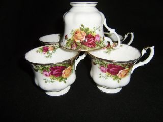 5 Royal Albert Old Country Roses Cups