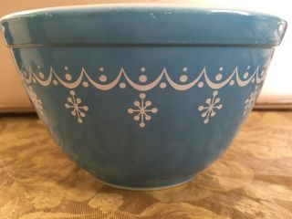 Vintage Pyrex Snowflake Blue Garland 1 1/2 Pt Mixing Bowl 401